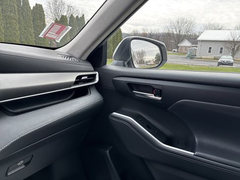 Used 2022 Toyota Highlander XLE image 27