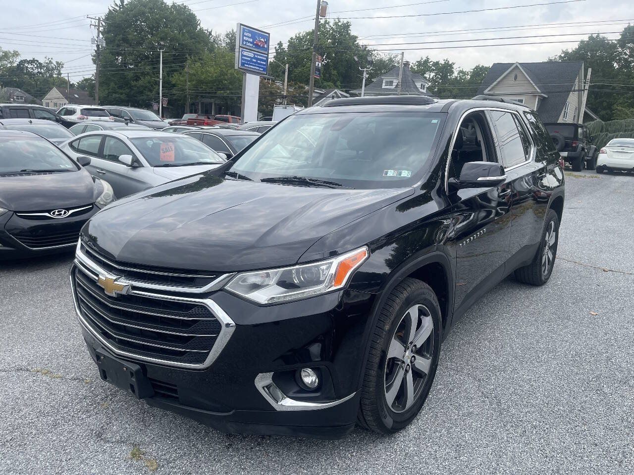 Used 2019 Chevrolet Traverse LT w/ LT Premium Package AWD/4WD image 1