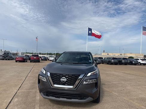 Certified 2023 Nissan Rogue SV FWD image 5