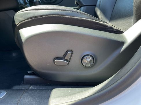 Used 2020 Jeep Cherokee Limited FWD image 16