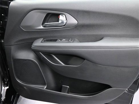 New 2026 Chrysler Pacifica Select image 34