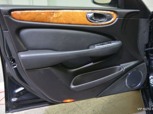 Used 2004 Jaguar XJ8 RWD image 7