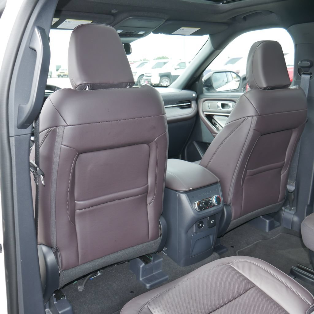 Used 2025 Ford Explorer Platinum w/ Ultimate Package AWD/4WD image 27