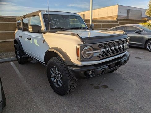 Used 2022 Ford Bronco Badlands image 5