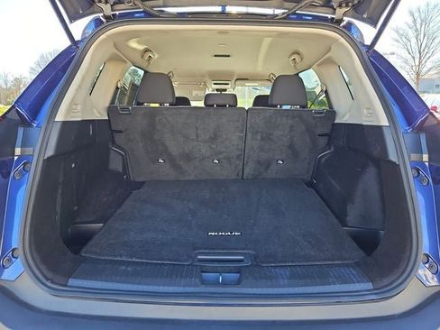 Used 2023 Nissan Rogue SV image 34