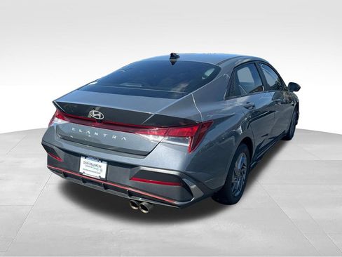 Used 2024 Hyundai Elantra SEL FWD image 5