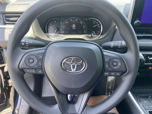 Used 2023 Toyota RAV4 LE FWD image 31