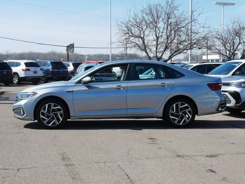 Certified 2022 Volkswagen Jetta SEL image 4