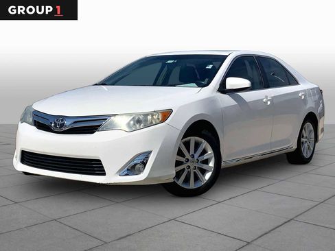 Used 2014 Toyota Camry XLE FWD image 1