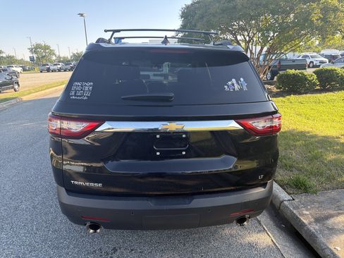 Used 2020 Chevrolet Traverse LT FWD image 9