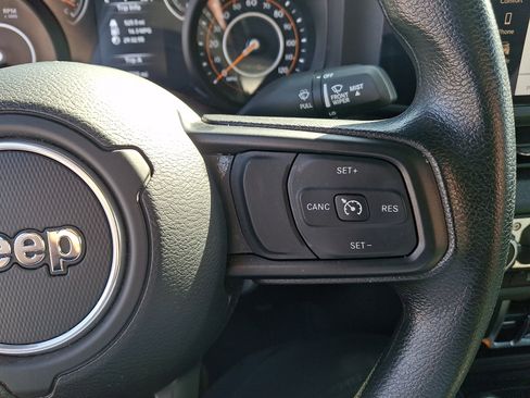 Used 2025 Jeep Gladiator Sport AWD/4WD image 22