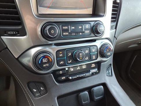 Used 2015 Chevrolet Suburban LT RWD image 16