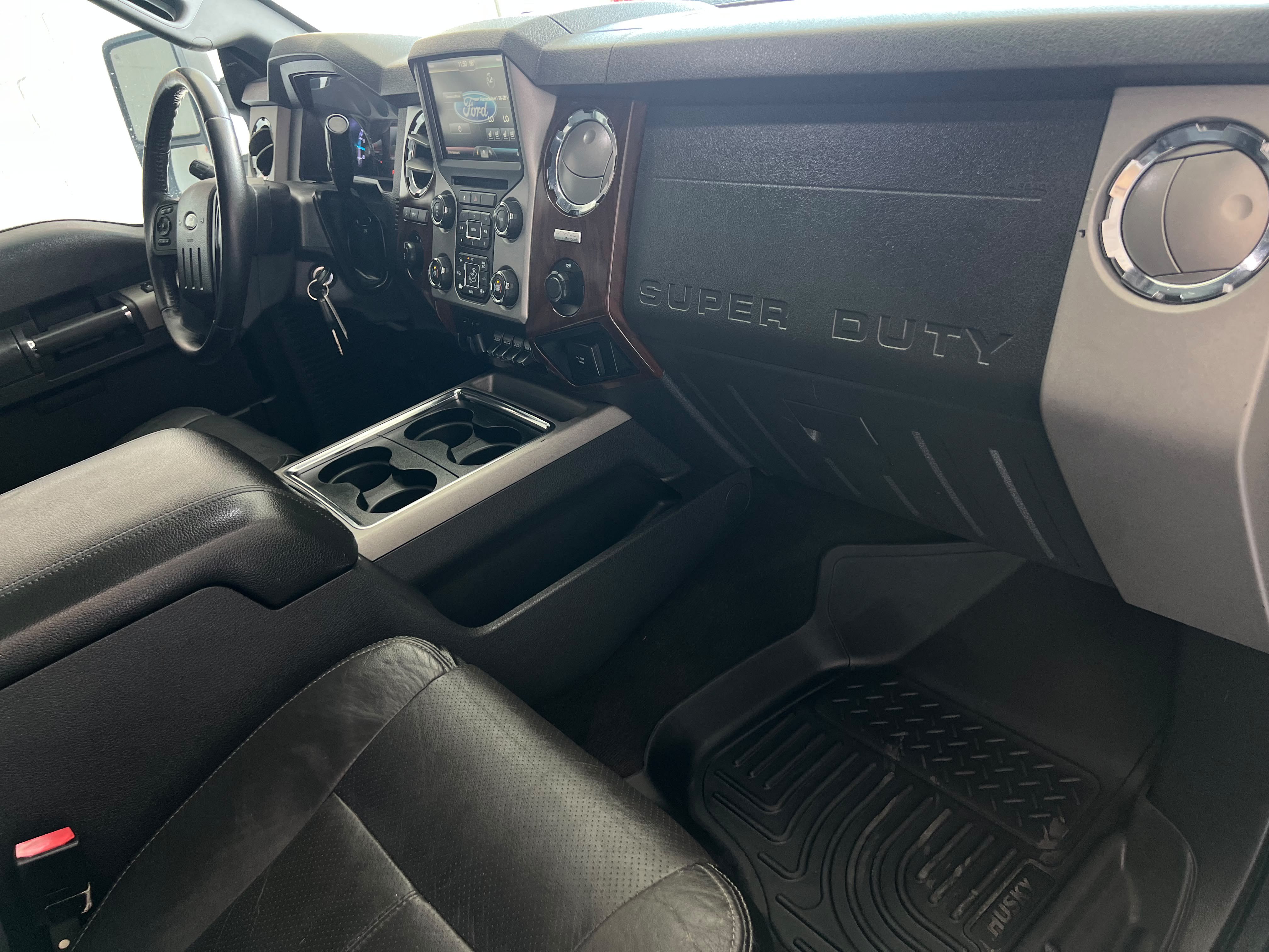 Used 2015 Ford F250 Lariat w/ Lariat Interior Package AWD/4WD image 14