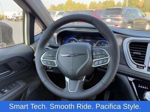 New 2026 Chrysler Pacifica Select image 8