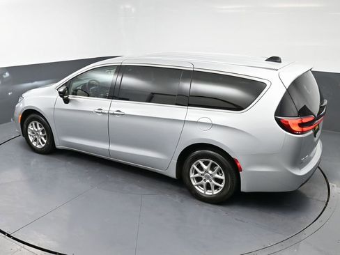 Used 2024 Chrysler Pacifica Touring-L image 45