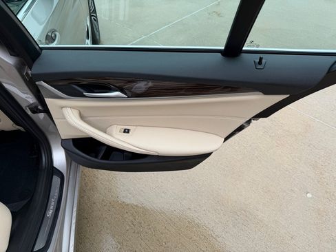 Used 2019 BMW 530i xDrive AWD/4WD image 16