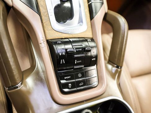 Used 2011 Porsche Cayenne Turbo w/ Premium Pkg Plus image 12