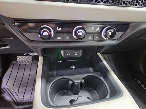 New 2027 Honda HR-V LX image 17