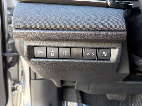 Used 2025 Toyota Camry LE image 31