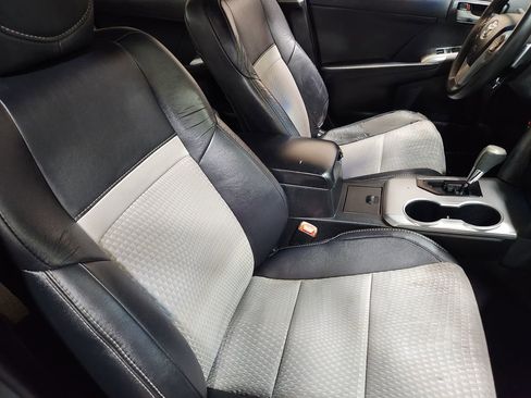 Used 2013 Toyota Camry SE image 32