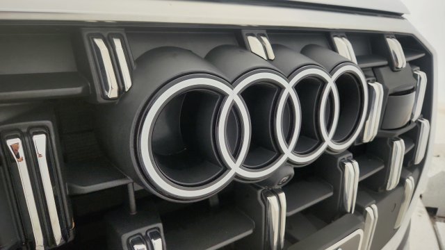 Used 2025 Audi Q7 3.0T Premium Plus w/ Premium Plus Package AWD/4WD image 32