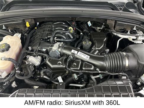 Used 2023 Jeep Grand Cherokee Limited w/ Black Appearance Package image 19