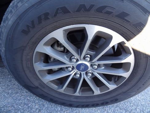 Used 2018 Ford F150 XLT w/ Equipment Group 302A Luxury image 11