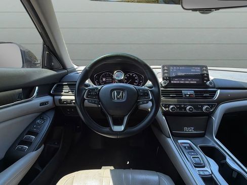 Used 2018 Honda Accord Touring image 12