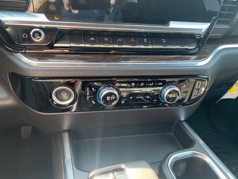 Used 2022 GMC Sierra 1500 Elevation w/ X31 Off-Road Package AWD/4WD image 9
