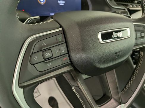 Certified 2025 Jeep Grand Cherokee Limited w/ Black Appearance Package AWD/4WD image 22
