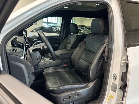 Used 2025 GMC Sierra EV Denali AWD/4WD image 13