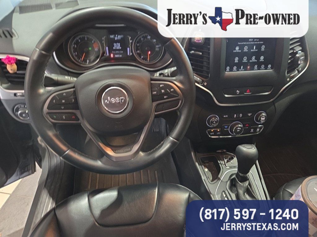 Used 2019 Jeep Cherokee Latitude Plus FWD image 8