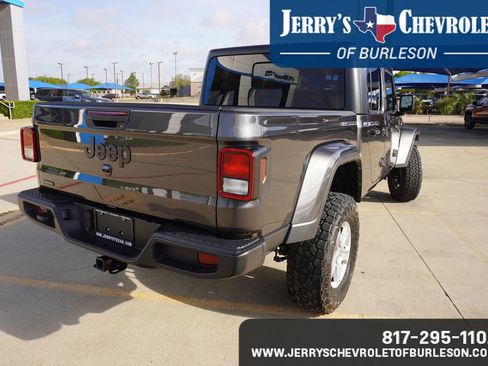 Used 2023 Jeep Gladiator Sport image 5