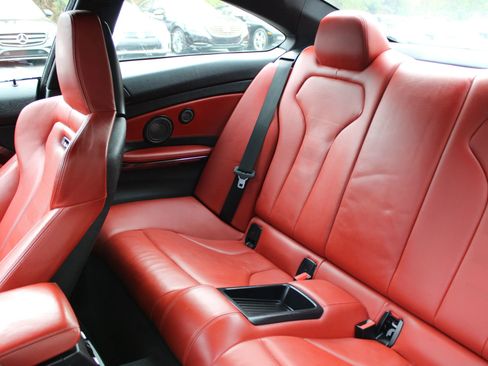 Used 2018 BMW M4 Coupe image 19