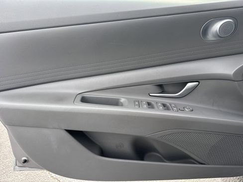 Used 2023 Hyundai Elantra SE image 10