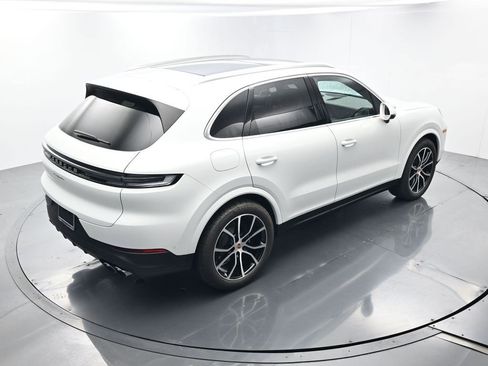 Certified 2026 Porsche Cayenne AWD/4WD image 37