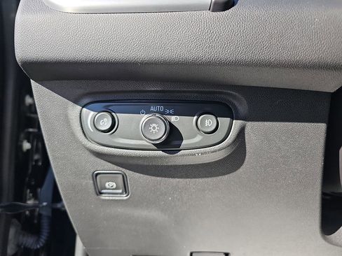 Used 2024 GMC Terrain SLT image 30