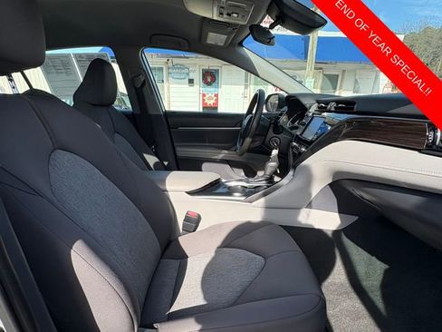 Used 2019 Toyota Camry LE image 9