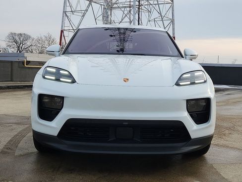 New 2026 Porsche Macan 4S Electric image 9
