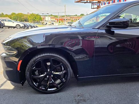 Used 2020 Dodge Charger SXT RWD image 9