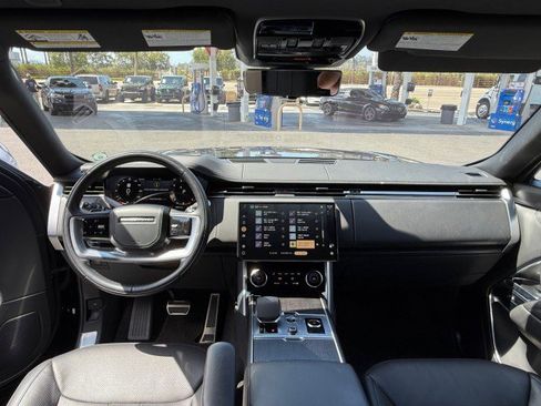 Used 2023 Land Rover Range Rover Long Wheelbase SE image 9