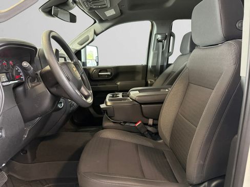 Used 2025 Chevrolet Silverado 2500 Custom w/ Custom Convenience Package AWD/4WD image 9