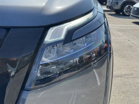 New 2025 Nissan Pathfinder Platinum w/ Lighting Package (N93) image 7