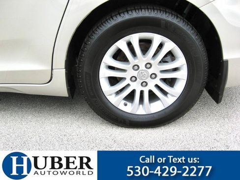 Used 2017 Toyota Sienna XLE Premium FWD image 15