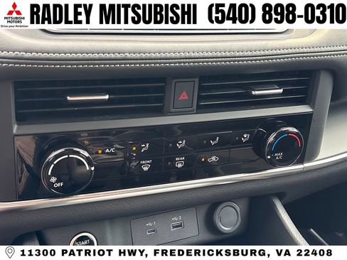 Used 2023 Nissan Rogue S AWD/4WD image 10