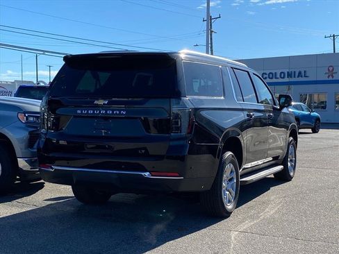 New 2026 Chevrolet Suburban LT image 3