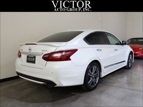 Used 2018 Nissan Altima 3.5 SL image 11