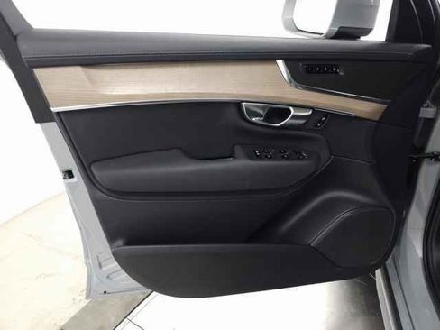Certified 2025 Volvo XC90 B6 Plus image 16