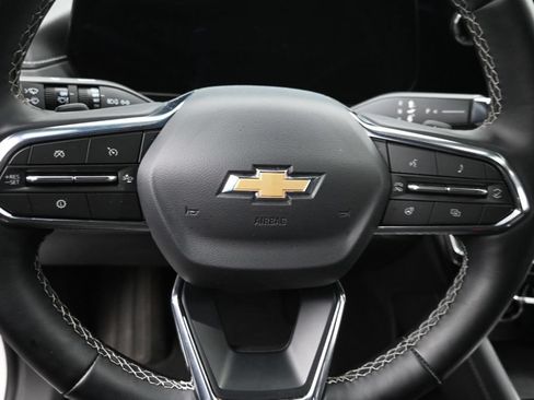 Used 2025 Chevrolet Traverse LT FWD image 19