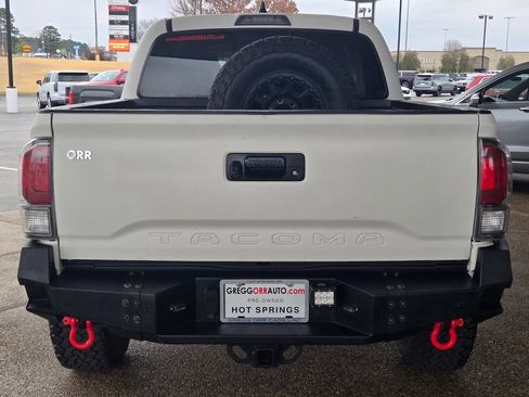 Used 2022 Toyota Tacoma TRD Sport w/ Technology Package image 4